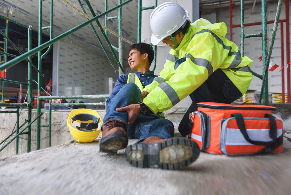 Construction worker fell from the roof in pain.